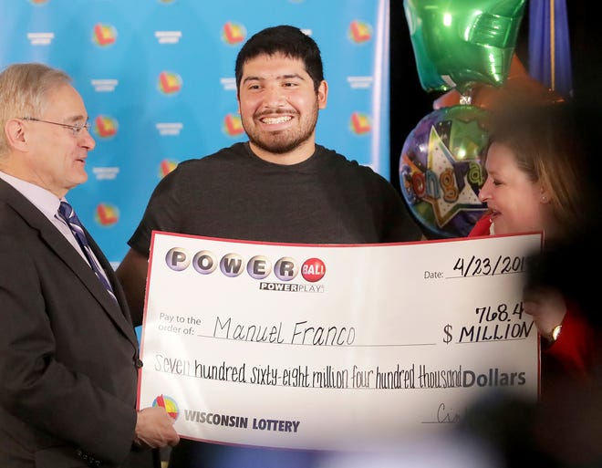 Manuel Franco de West Allis, Wisconsin, fue el ganador del 2do premio ma虂s grande en la historia de la loteri虂a en Estados Unidos.